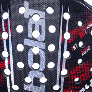 Close-up van het slagvlak van het Babolat Technical Viper 3.0 met grijs carbonpatroon