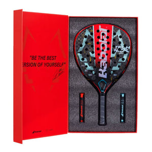 Geopende geschenkdoos met het Babolat Technical Viper Juan Lebron 23 padelracket