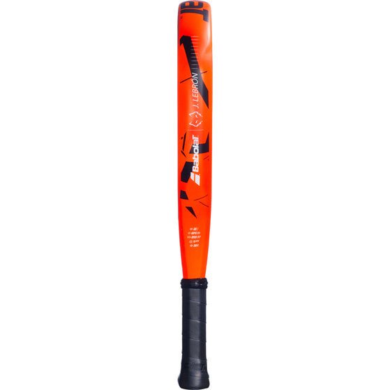 Zijaanzicht van het Babolat Veron Juan Lebron 3.0 over de volle lengte in oranje