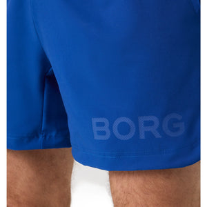 Detail van de BORG-print op de pijp van de blauwe Bjorn Borg short