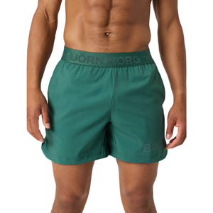 Bjorn Borg 6 inch short voor heren in groen, vooraanzicht op model