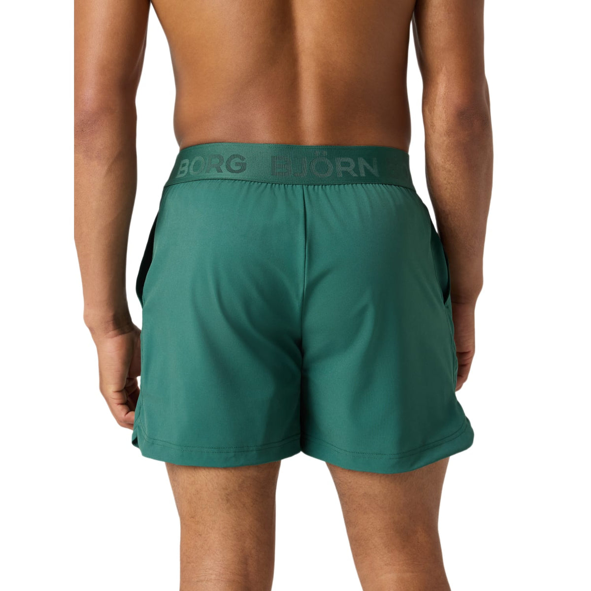 Achterzijde van de groene Bjorn Borg 6 inch short met elastische tailleband