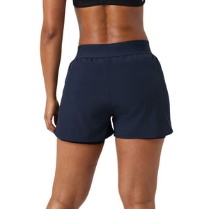 Achterzijde van de marineblauwe Bjorn Borg Ace 2-in-1 short, gedragen