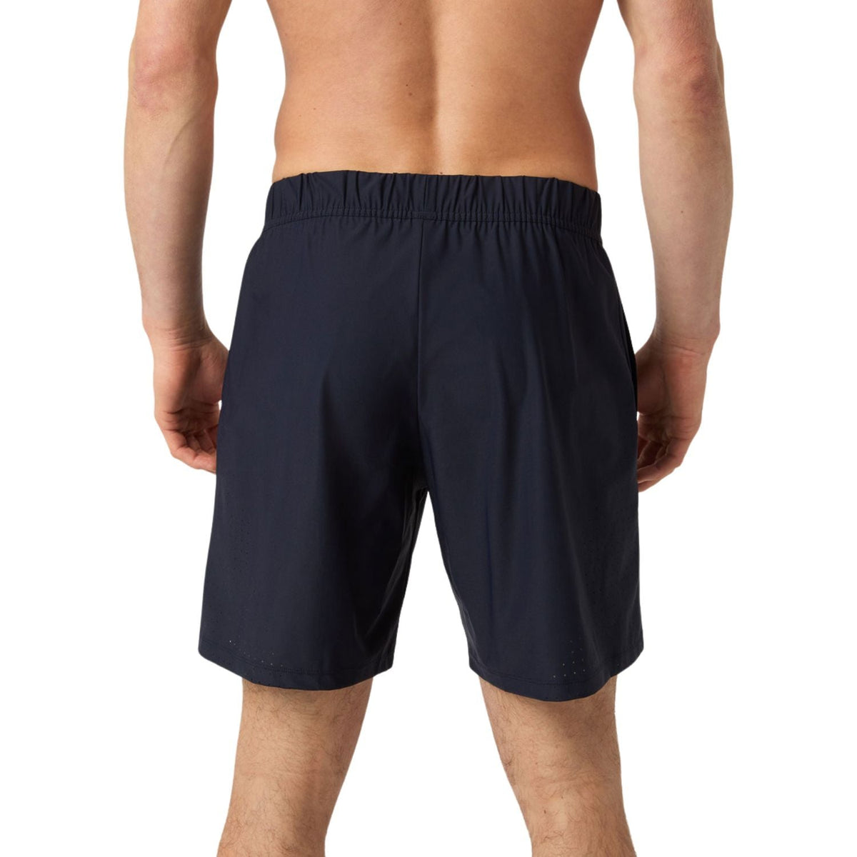 Achteraanzicht van de donkerblauwe Bjorn Borg Ace short op model met elastische tailleband