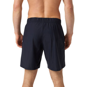 Achteraanzicht van de donkerblauwe Bjorn Borg Ace short op model met elastische tailleband