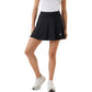 Zijaanzicht van model in de zwarte Bjorn Borg Ace jerseyrok met wit shirt en sneakers
