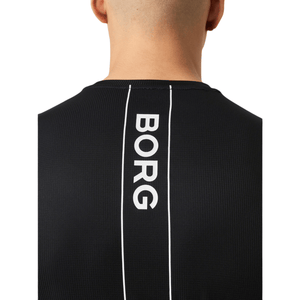 Detail van de verticale BORG-print op de rug van het zwarte Ace Light T-shirt