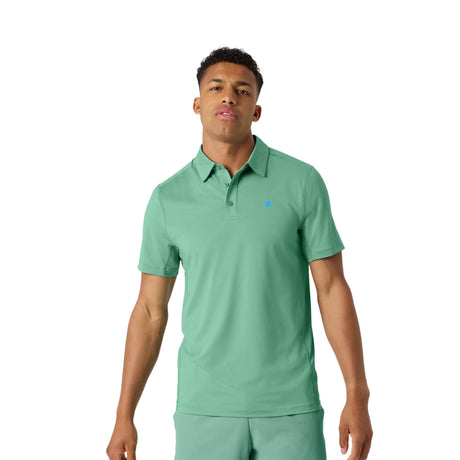 Model draagt de Bjorn Borg Ace Mesh Panel polo voor heren in mintgroen