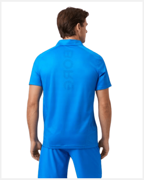 Schuin achteraanzicht van de blauwe Bjorn Borg Ace Mesh Panel polo op model