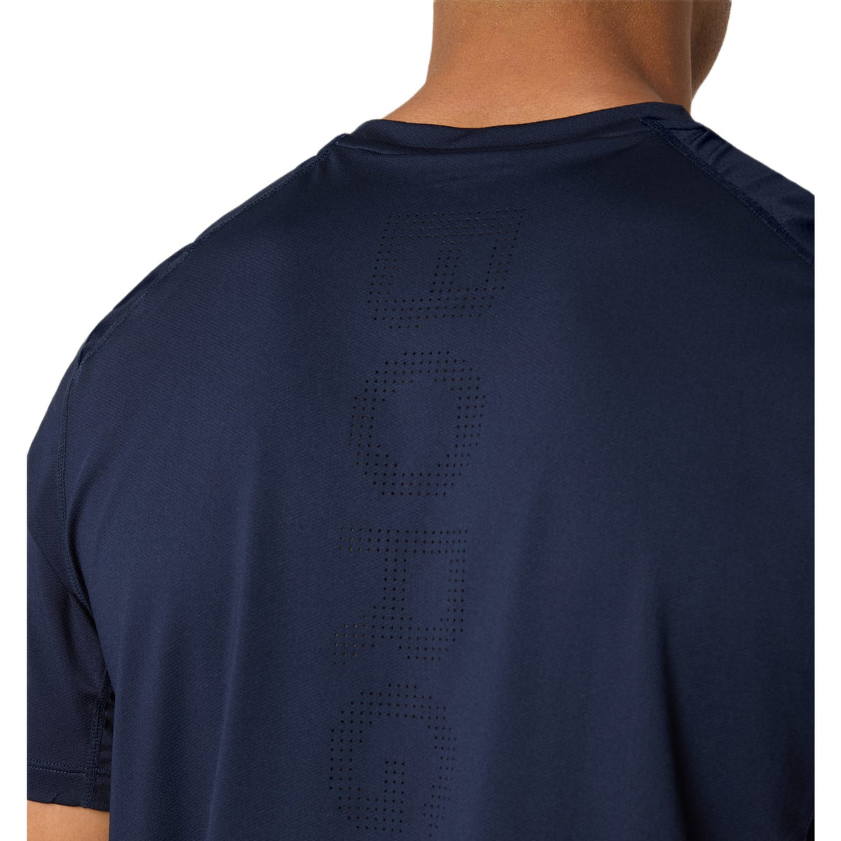 Detail van het meshpaneel op de rug van het donkerblauwe Ace Mesh Panel T-shirt