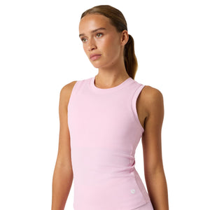 Vooraanzicht van de lichtroze Bjorn Borg Ace geribde tanktop op model
