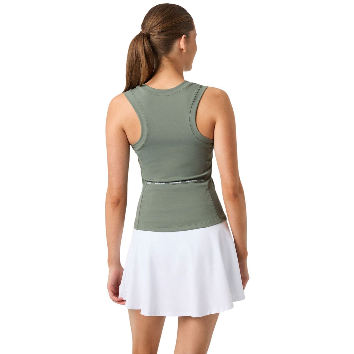 Achterzijde van de saliegroene Bjorn Borg Ace tanktop met witte rok