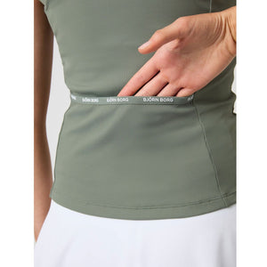 Detail van de achterzak van de saliegroene Bjorn Borg Ace tanktop