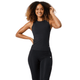 Model draagt de zwarte Bjorn Borg Ace geribbelde tanktop met legging