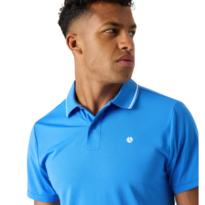 Detail van de kraag en knoopsluiting van de blauwe Bjorn Borg Ace polo