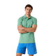 Model draagt de Bjorn Borg Ace polo voor heren in mintgroen met blauwe short