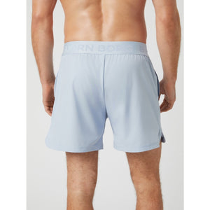 Achterzijde van de lichtblauwe Bjorn Borg Ace short met logotailleband