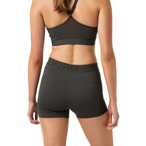 Achteraanzicht van de donker olijfgroene Bjorn Borg Ace stretchshort op model