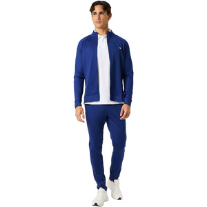 Model ten voeten uit in het blauwe Bjorn Borg Ace jack en bijpassende broek