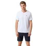 Bjorn Borg Ace V-hals T-shirt voor heren in wit, gedragen vooraanzicht