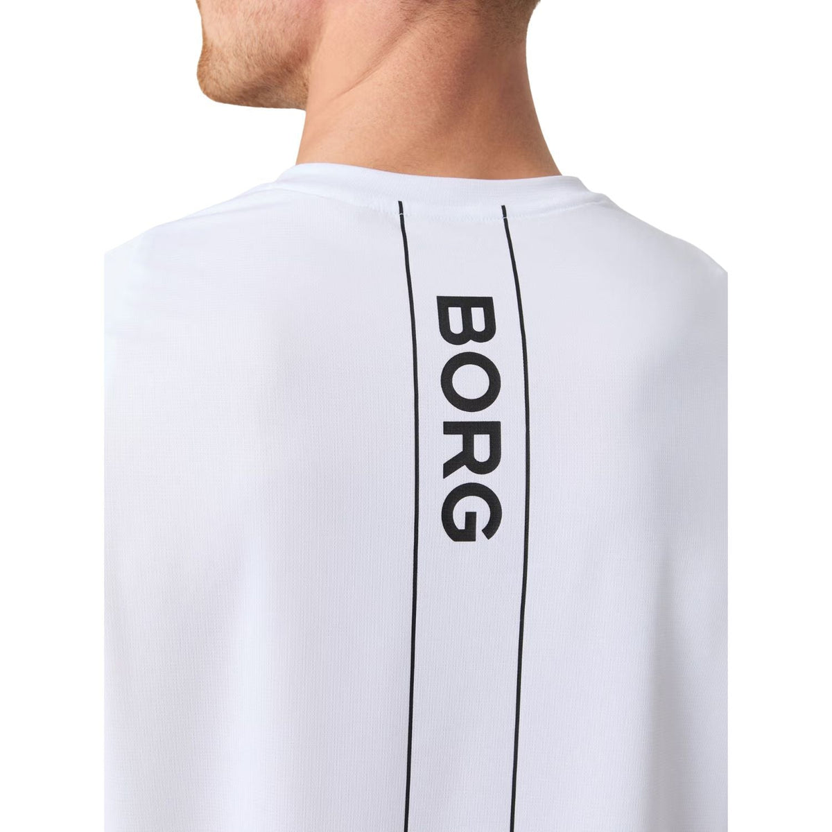 Detail van de verticale BORG-print op de rug van het witte Ace T-shirt