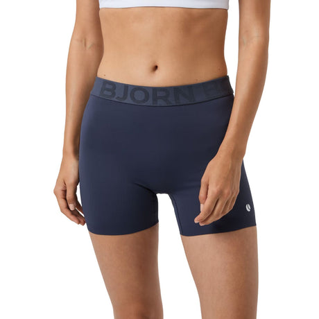 Bjorn Borg Ace strakke short voor dames in marineblauw, gedragen vooraanzicht