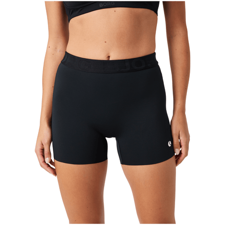 Bjorn Borg Ace strakke short voor dames in zwart, gedragen vooraanzicht