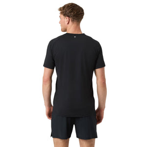Achterzijde van het zwarte Bjorn Borg Athletic T-shirt met korte mouwen op model