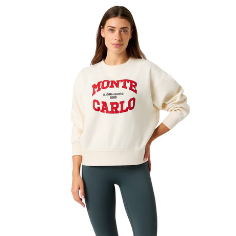 Model draagt de beige Bjorn Borg sweater met Monte Carlo-print