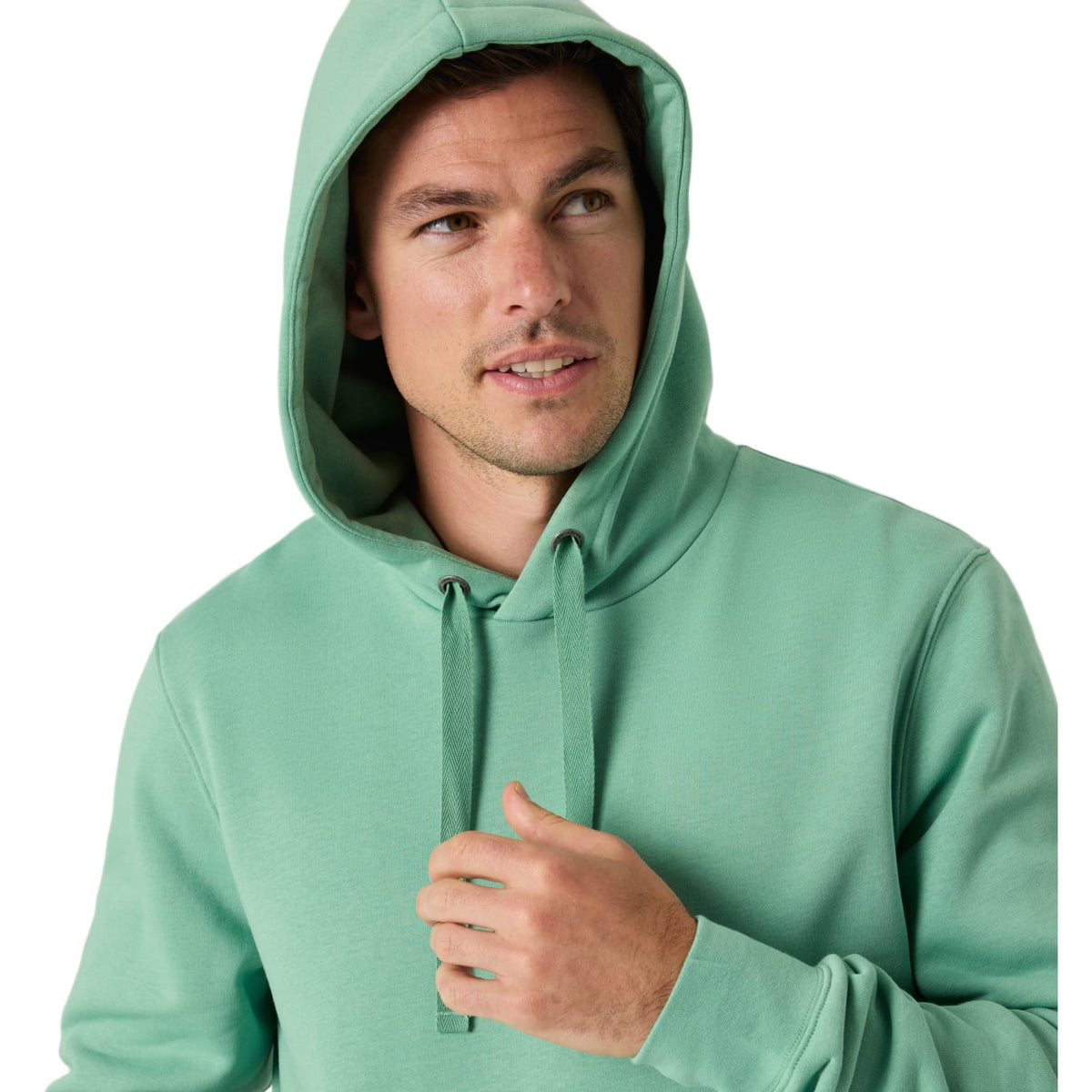 Close-up van model met de capuchon op van de mintgroene Bjorn Borg Centre Hoodie