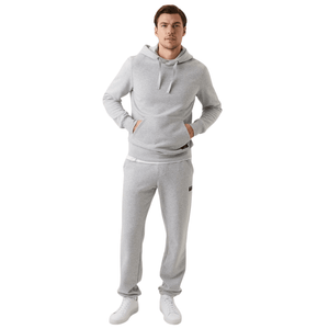 Volledig aanzicht van model in het grijze Bjorn Borg Centre Hoodie trainingspak