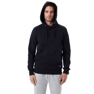 Model met de capuchon op in de zwarte Bjorn Borg Centre Hoodie, vooraanzicht
