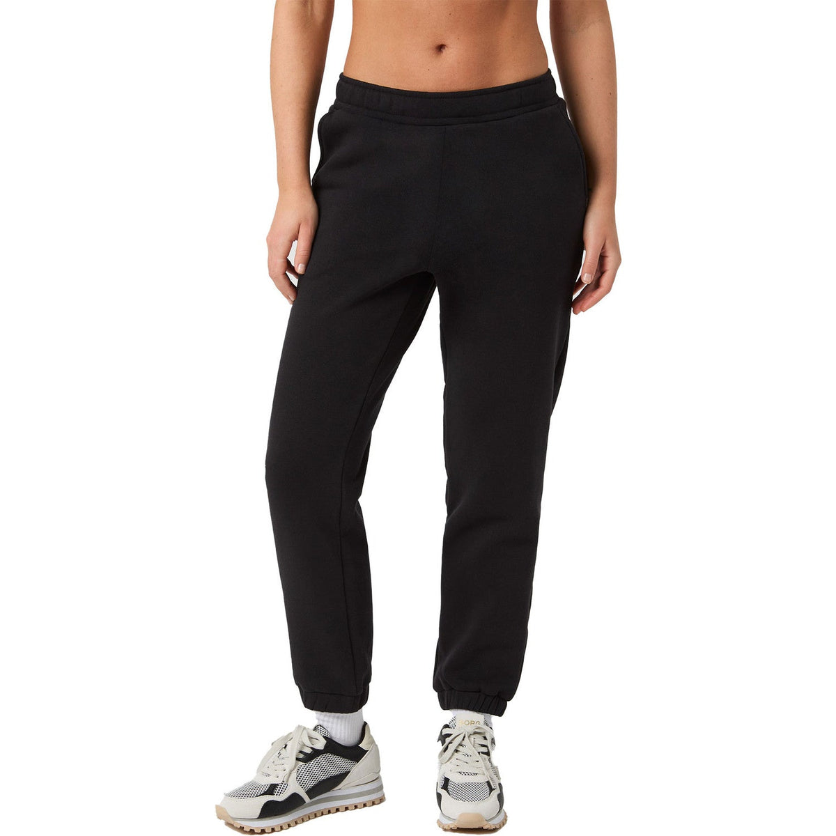 Vooraanzicht van de zwarte Bjorn Borg Centre Sweatpants W met steekzakken opzij