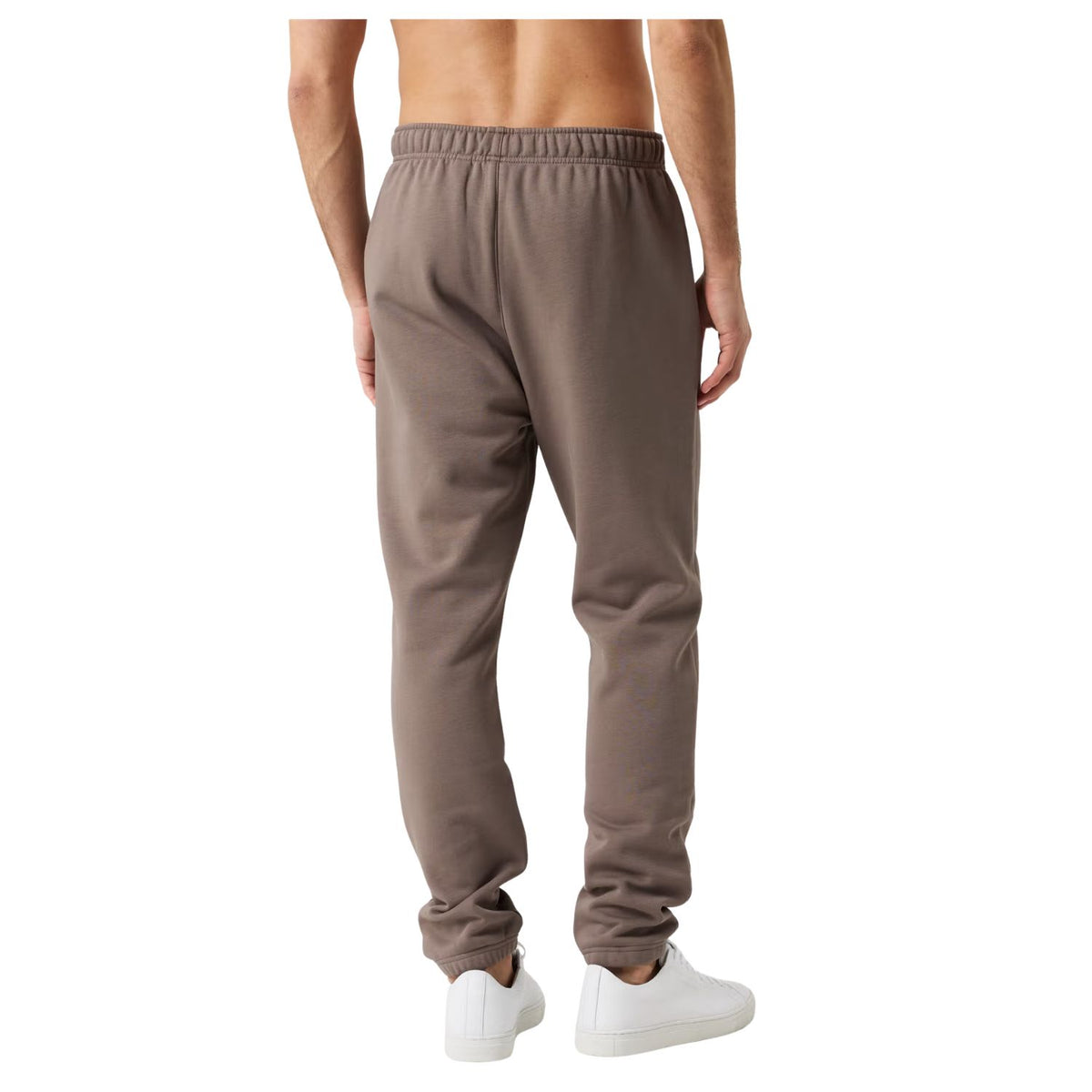 Achterzijde van de taupebruine Bjorn Borg joggingbroek op model