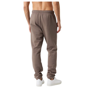 Achterzijde van de taupebruine Bjorn Borg joggingbroek op model