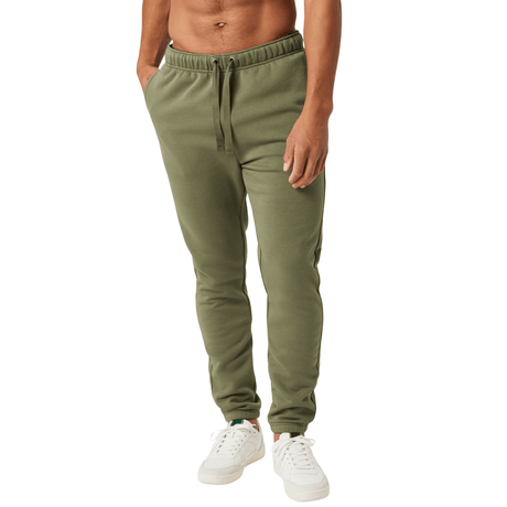 Model draagt de olijfgroene Bjorn Borg joggingbroek, vooraanzicht