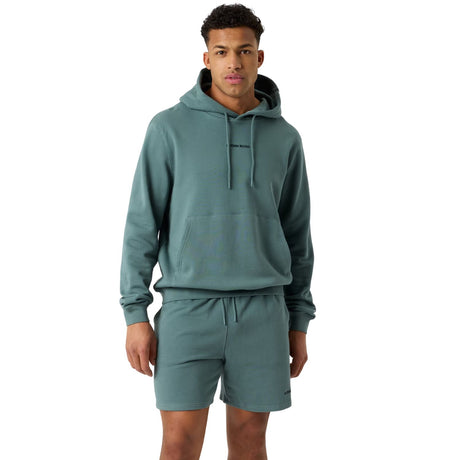 Model draagt de zeegroene Bjorn Borg hoodie met bijpassende short