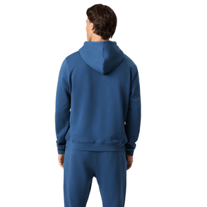 Achterzijde van de blauwe Bjorn Borg hoodie met capuchon op model