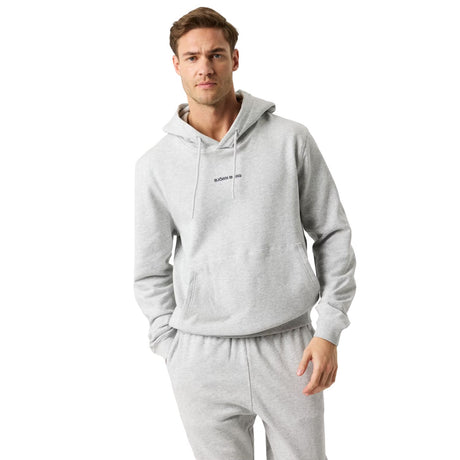 Model draagt de lichtgrijze Bjorn Borg hoodie met bijpassende broek