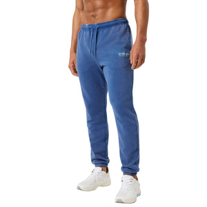 Model draagt de blauwe Bjorn Borg joggingbroek met koord, vooraanzicht