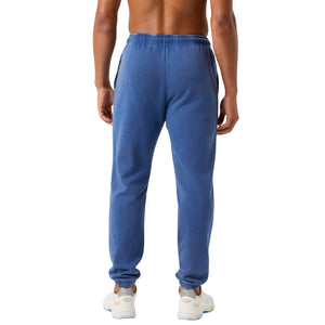 Achterzijde van de blauwe Bjorn Borg joggingbroek op model