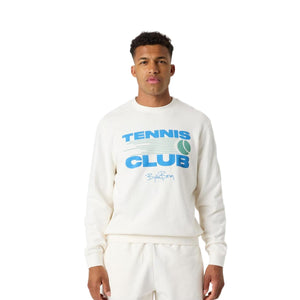 Herenmodel draagt het gebroken witte Bjorn Borg Classic Print Sweatshirt met Tennis Club print