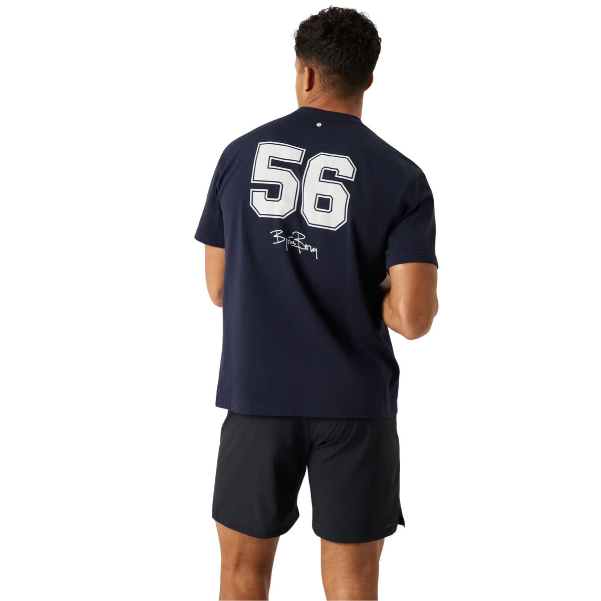 Achterzijde met grote witte 56 opdruk op het donkerblauwe Bjorn Borg Classic Print T-shirt