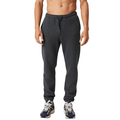 Model draagt de donkergrijze Bjorn Borg joggingbroek met koord, vooraanzicht