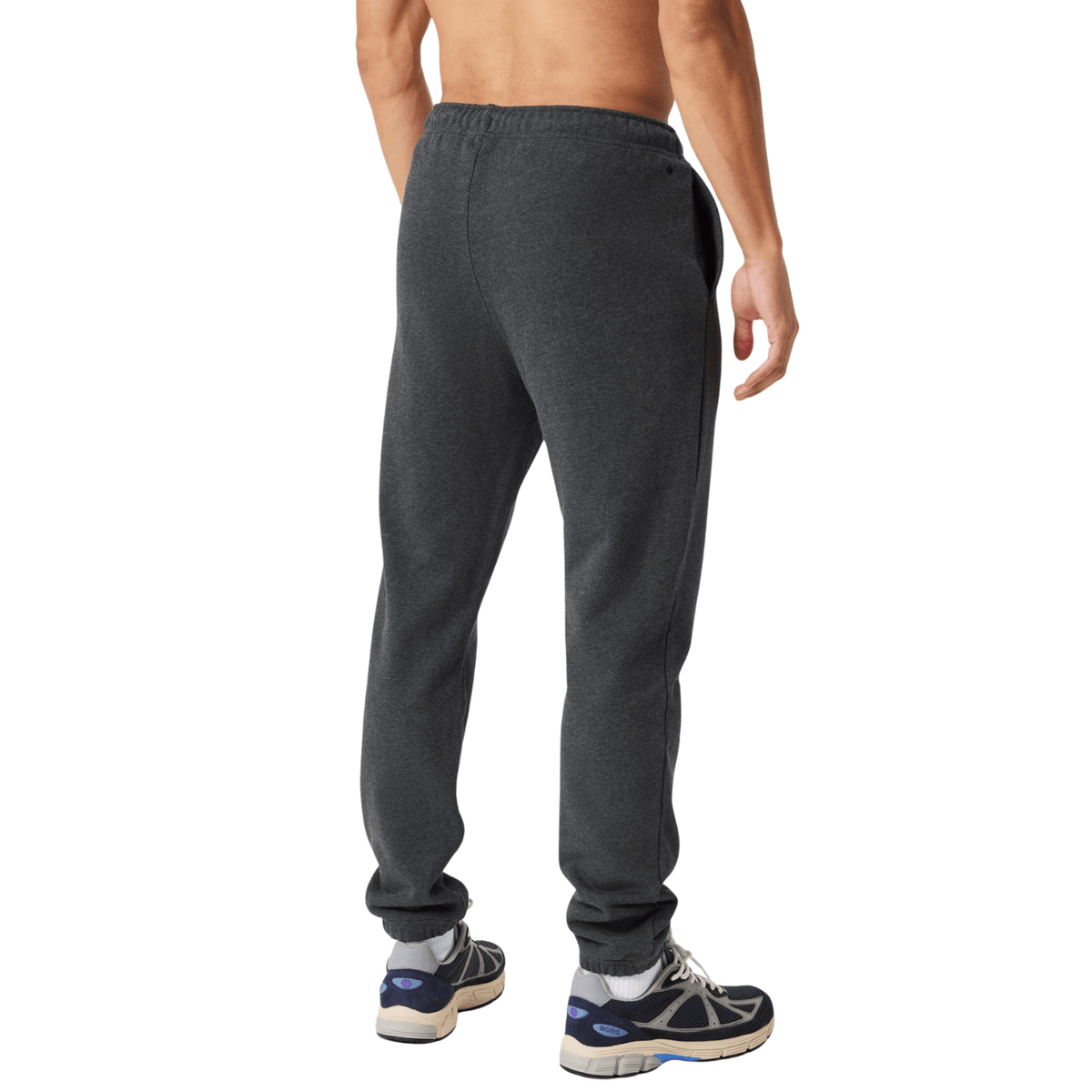 Achterzijde van de donkergrijze Bjorn Borg joggingbroek op model
