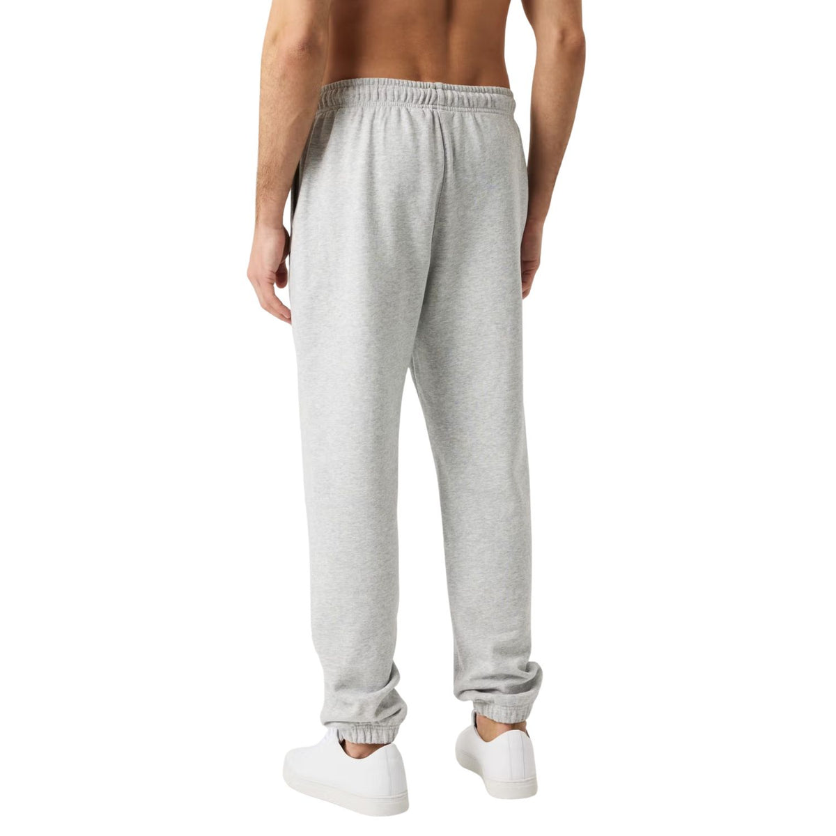 Achterzijde van de lichtgrijze Bjorn Borg joggingbroek op model