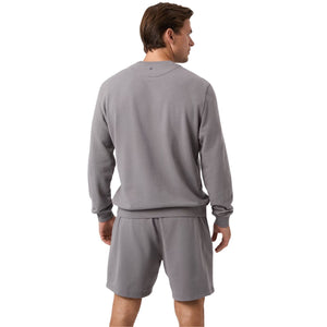 Achterzijde van de grijze Bjorn Borg sweater met short op model