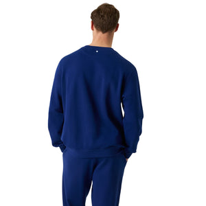 Achterzijde van de donkerblauwe Bjorn Borg sweater op model