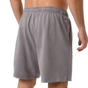Model in de grijze Bjorn Borg sweatshort, zijaanzicht met steekzak