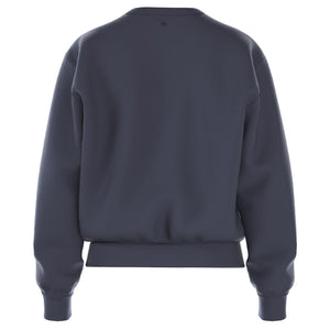 Achterzijde van het donkerblauwe Essential 4 W Sweatshirt met ribboorden aan de mouwen